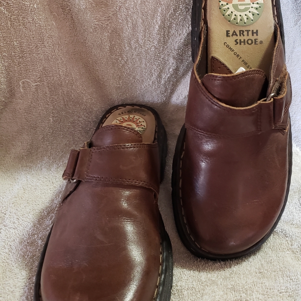 Earth shoe leather clogs